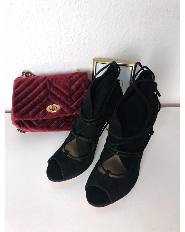 Absatzschuh mit Schnrung