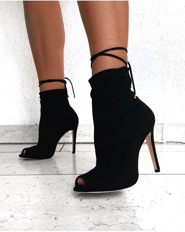 eleganter Stiefel mit Absatz und Schnrung